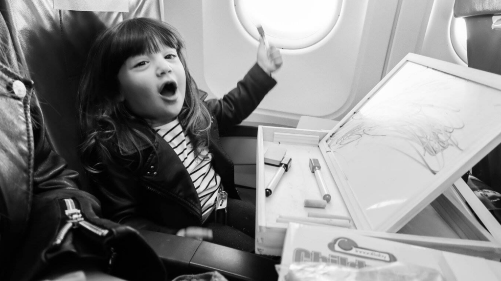 How to keep your toddler entertained on a flight • the Mama Manual